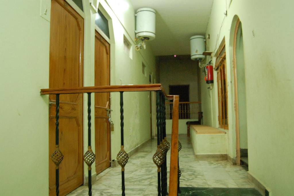 Puja Guest House Varanasi Exterior foto