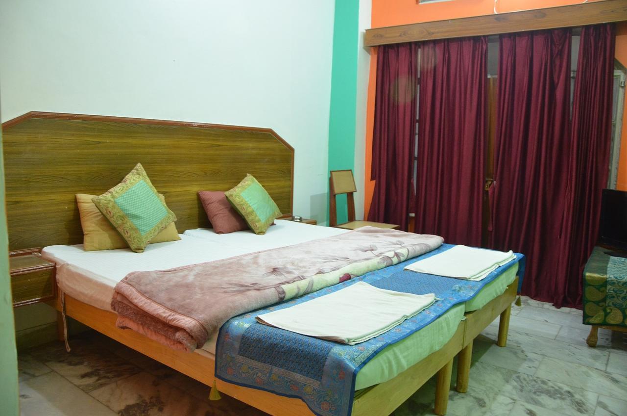 Puja Guest House Varanasi Exterior foto