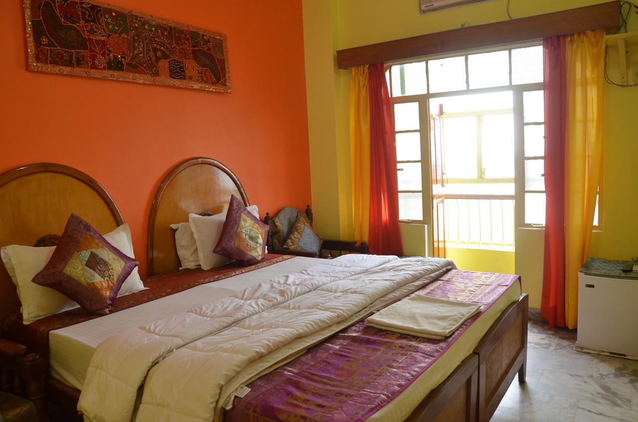 Puja Guest House Varanasi Exterior foto